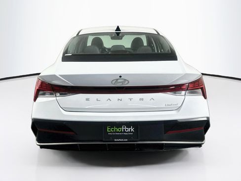 Used 2025 Hyundai Elantra Limited FWD image 7