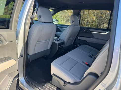 New 2026 GMC Acadia Elevation image 19