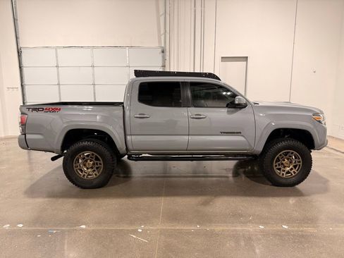 Used 2021 Toyota Tacoma TRD Sport image 4