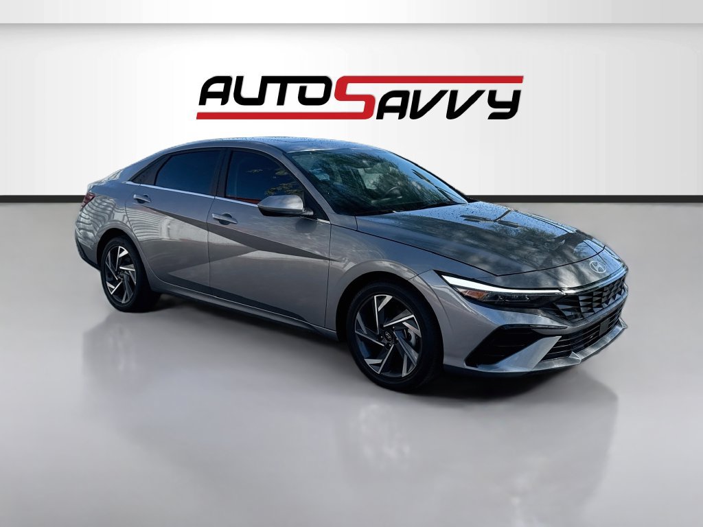Used 2025 Hyundai Elantra SEL FWD image 1