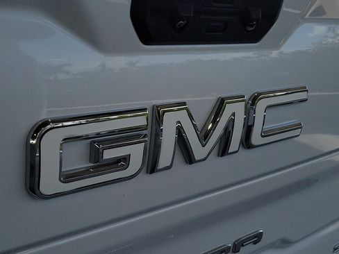 Used 2025 GMC Sierra 1500 SLT w/ SLT Premium Plus Package AWD/4WD image 6