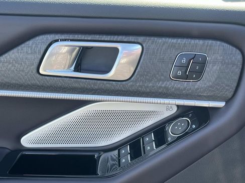 Used 2025 Ford Explorer Platinum image 17