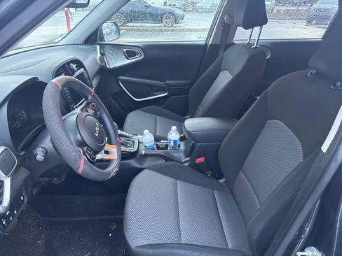 Used 2022 Kia Soul LX w/ Technology Package image 2