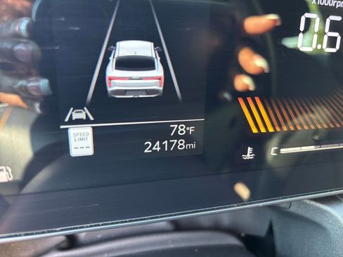 Used 2025 Kia K4 FWD image 41