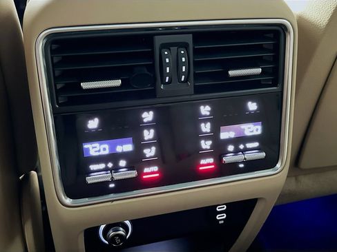 Certified 2023 Porsche Cayenne Platinum Edition AWD/4WD image 26