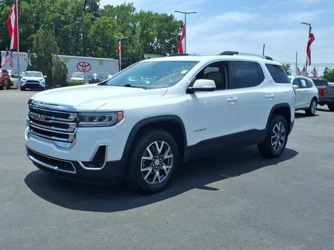 Used 2023 GMC Acadia SLT w/ Preferred Package FWD image 2