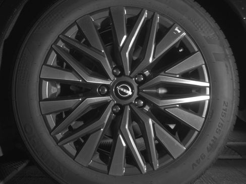 Used 2025 Nissan Altima 2.5 SV FWD image 14