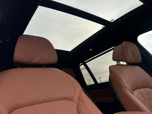 Used 2023 BMW X7 xDrive40i w/ M Sport Package image 17