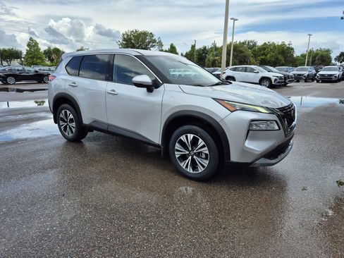 Certified 2021 Nissan Rogue SV FWD image 10