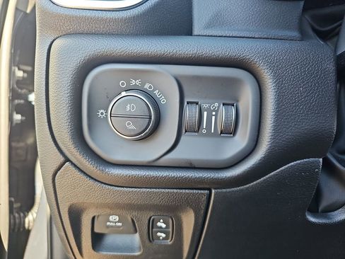 New 2026 RAM 1500 4x4 Crew Cab image 26