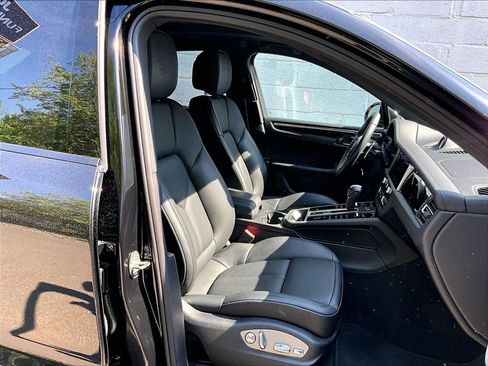 Certified 2026 Porsche Macan AWD/4WD image 12