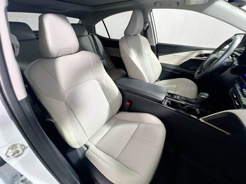Used 2025 Toyota Camry XLE FWD image 29