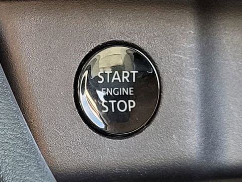 Used 2024 Nissan Rogue SV image 27