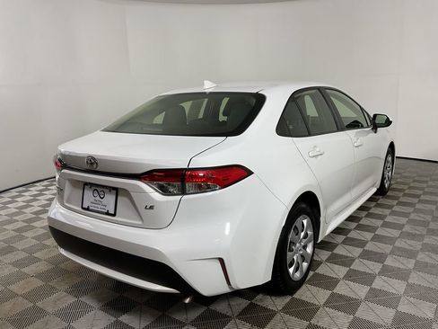 Used 2021 Toyota Corolla LE image 9