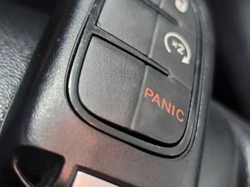 Used 2020 Jeep Cherokee Latitude Plus w/ Cold Weather Group AWD/4WD image 31