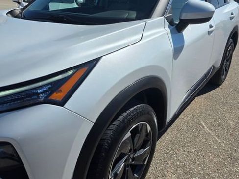 Used 2024 Nissan Rogue SV AWD/4WD image 3