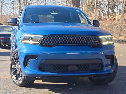 Used 2023 Dodge Durango SXT w/ SXT Blacktop Group AWD/4WD image 3