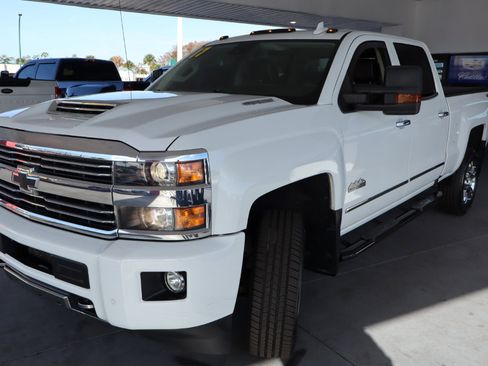 Used 2017 Chevrolet Silverado 2500 High Country w/ Duramax Plus Package image 9