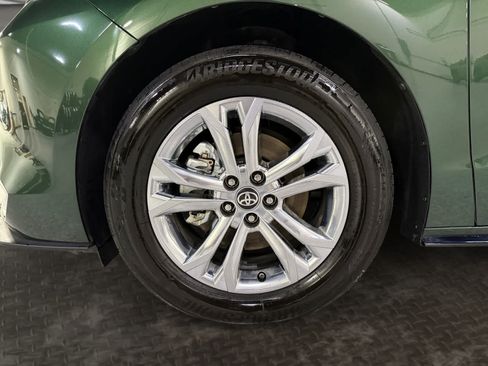 Used 2023 Toyota Sienna Platinum AWD/4WD image 21