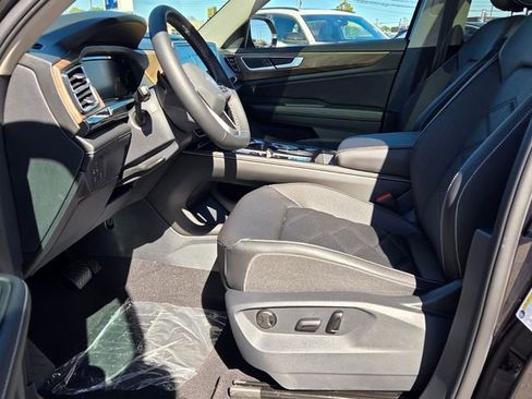 New 2026 Volkswagen Atlas SE image 5