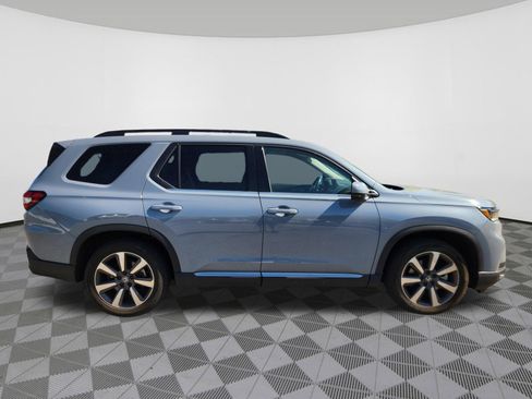 Used 2025 Honda Pilot Touring image 6