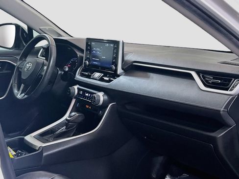 Used 2020 Toyota RAV4 XLE Premium FWD image 27