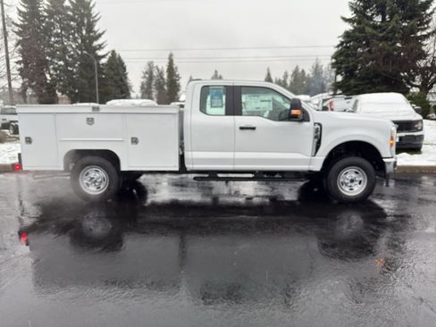 New 2026 Ford F250 XL w/ XL Chrome Package image 3