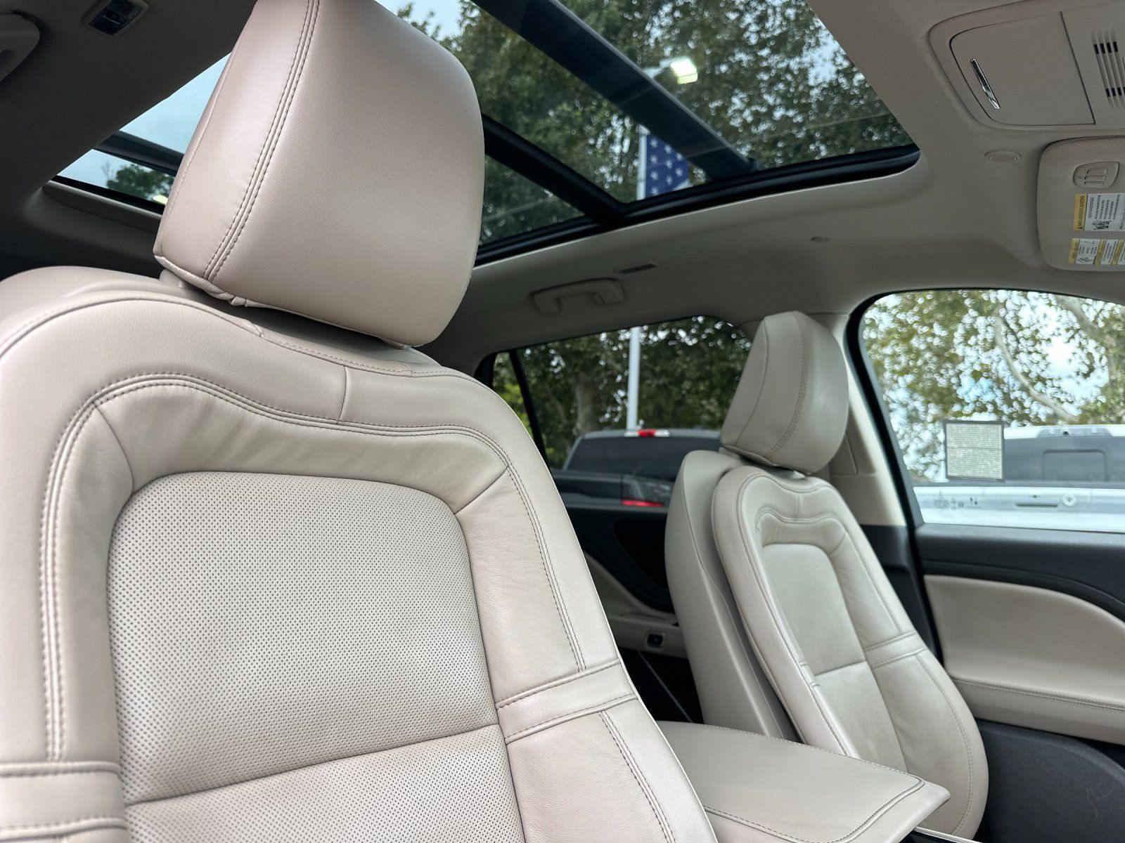 Certified 2022 Lincoln Aviator Grand Touring w/ Elements Package Plus AWD/4WD image 17