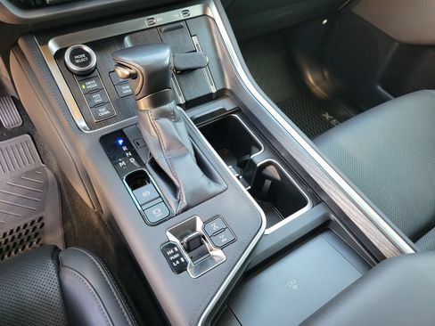 Used 2024 Lexus GX 550 AWD/4WD image 22