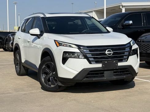 Used 2024 Nissan Rogue SV w/ SV Premium Package FWD image 2