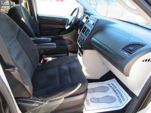 Used 2016 Dodge Grand Caravan SE w/ Quick Order Package 29E SE image 9