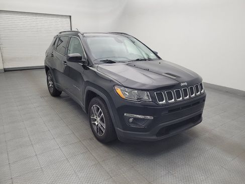 Used 2019 Jeep Compass Latitude FWD image 13