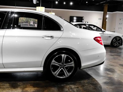 Used 2019 Mercedes-Benz E 300 4MATIC image 13