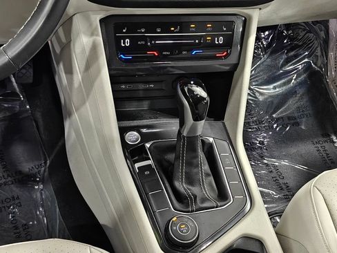 Used 2024 Volkswagen Tiguan SE AWD/4WD image 8