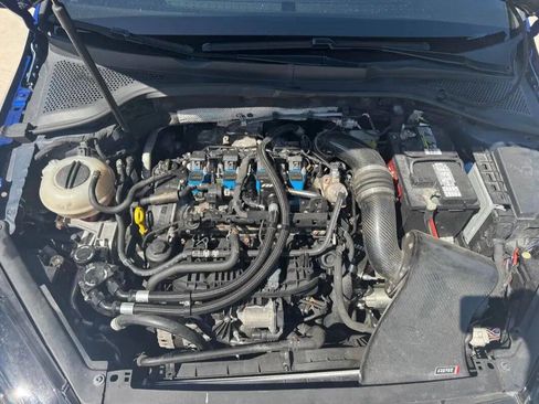 Used 2017 Volkswagen Golf R 4-Door image 8