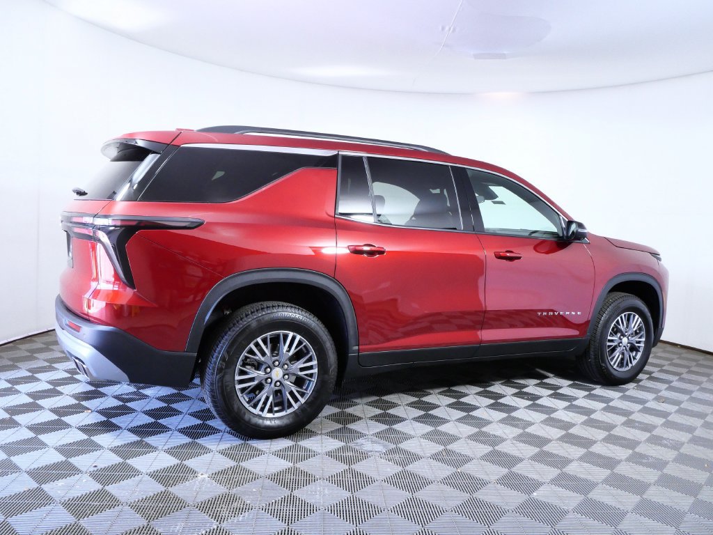 Used 2025 Chevrolet Traverse LT w/ Driver Confidence Package FWD image 6