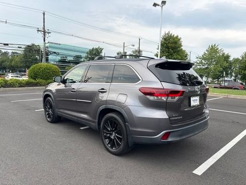 Used 2019 Toyota Highlander SE AWD/4WD image 5