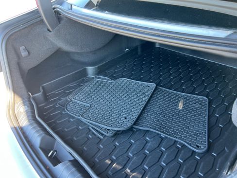 Used 2017 Jaguar XF Premium image 12