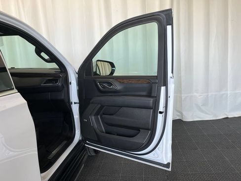 Used 2021 Chevrolet Suburban Premier w/ Premium Package AWD/4WD image 19