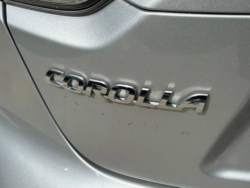 Used 2025 Toyota Corolla LE FWD image 12