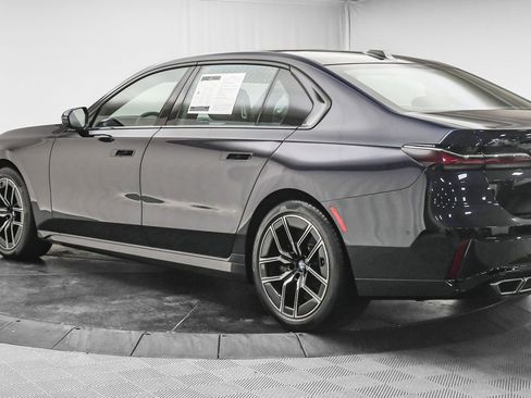 Used 2024 BMW 760i xDrive w/ Premium Package 2 image 5