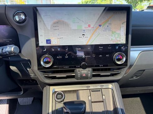 Used 2024 Lexus GX 550 w/ Accessory Package (Z1) AWD/4WD image 13