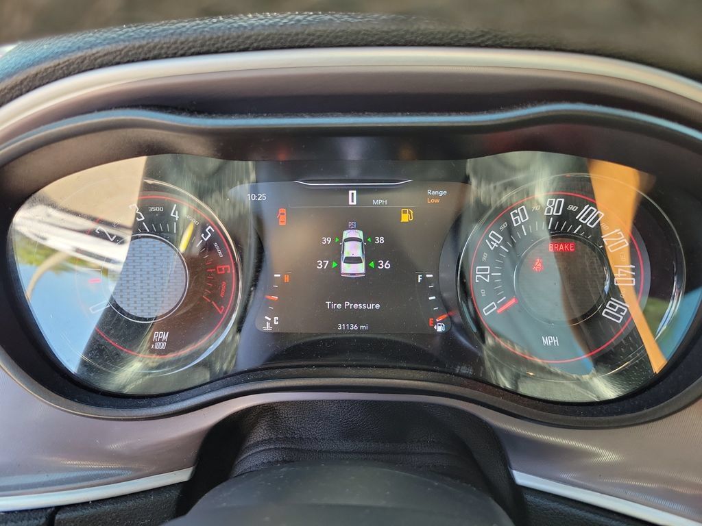 Used 2022 Dodge Challenger R/T w/ Driver Convenience Group RWD image 17