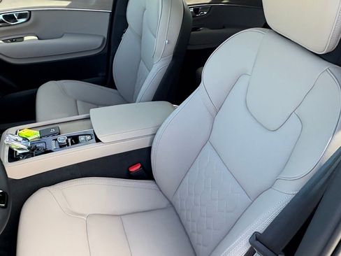 New 2026 Volvo XC90 B6 Plus w/ Protection Package Premier AWD/4WD image 18