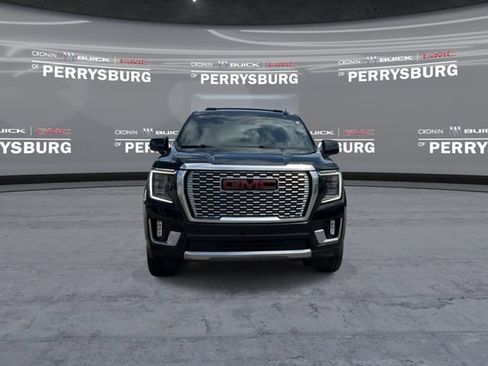 Used 2021 GMC Yukon XL Denali w/ Denali Premium Package AWD/4WD image 3