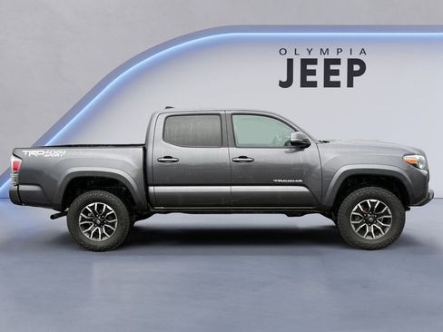 Used 2022 Toyota Tacoma TRD Sport w/ Technology Package image 8