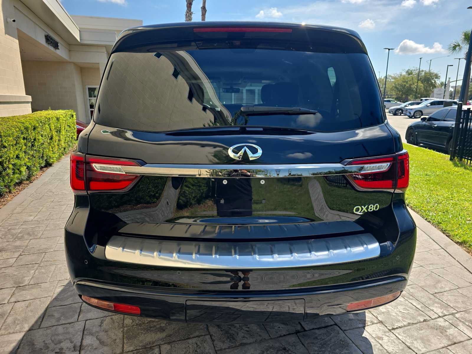 Used 2023 INFINITI QX80 Premium Select w/ Cargo Package RWD image 5