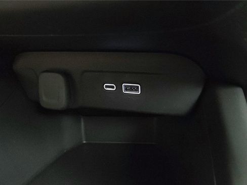 Used 2025 Chevrolet Trax RS image 39