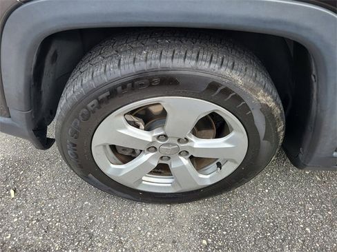 Used 2019 Jeep Compass Latitude image 3