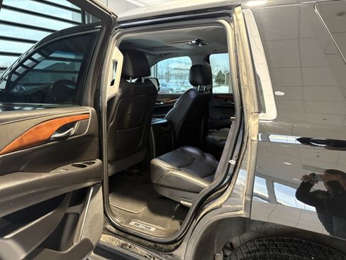 Used 2017 Cadillac Escalade Luxury image 21